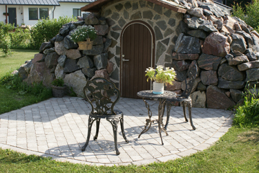 Kiviasennusta pihatyömaalla